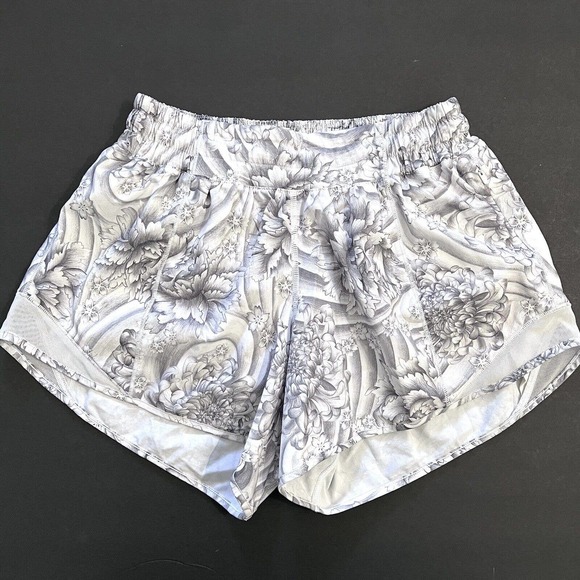 lululemon athletica Pants - Lululemon Women Mini Twine White Multi Gray Floral Print Hotty Hot Shorts ll 4